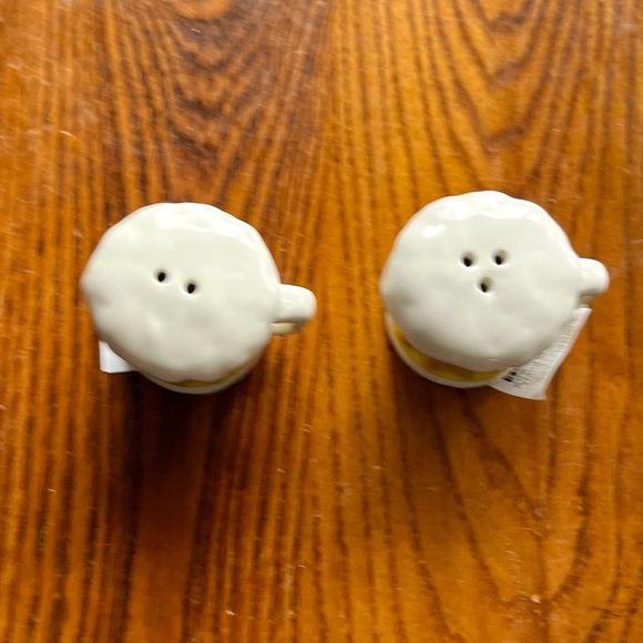 Cracker Barrel Beer Mug Salt and Pepper Shakers - Picture 2 of 4